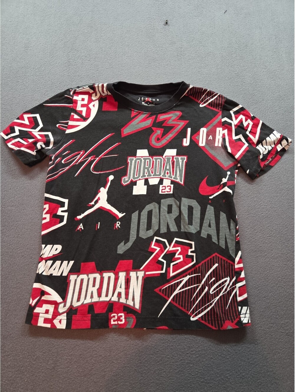 boy's black Jordan t-shirt size M (10/12)